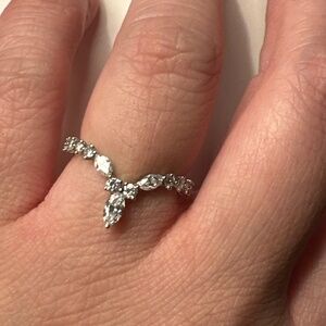 V Shaped Mixed Round and Marquise Diamond Wedding Band